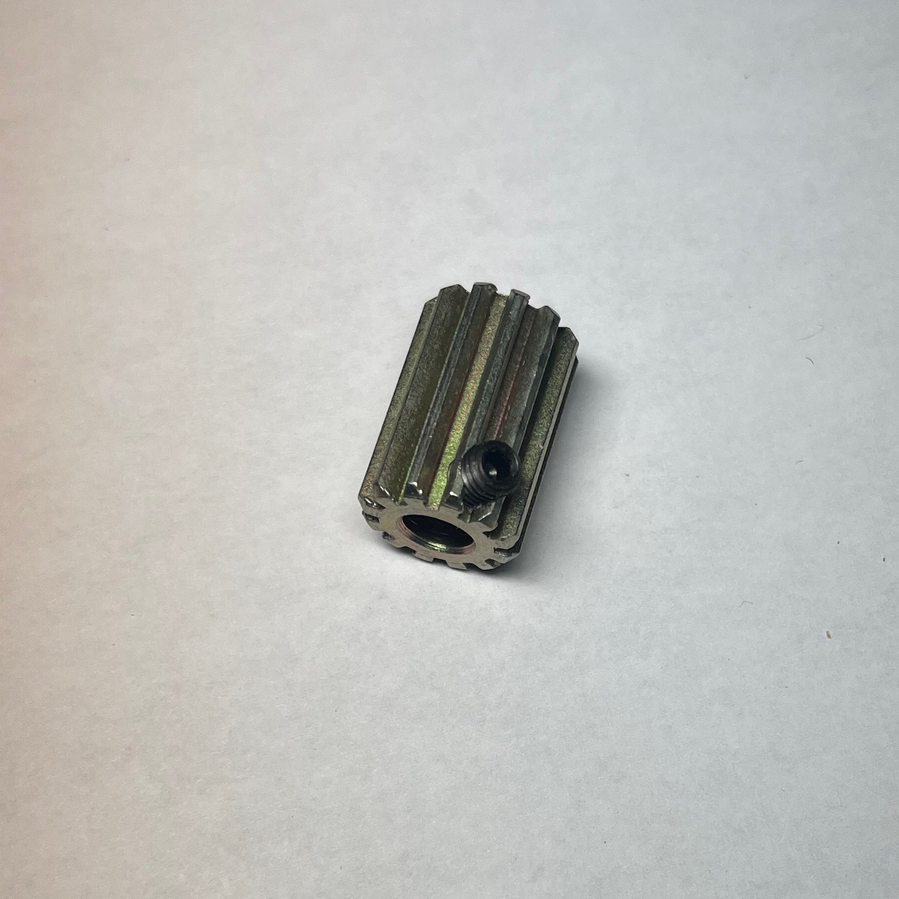 Fraser Bliss Model A Small Gear & Gear Set Screw a Harry M. Fraser Cutter Part for the Bliss Model A cutter.