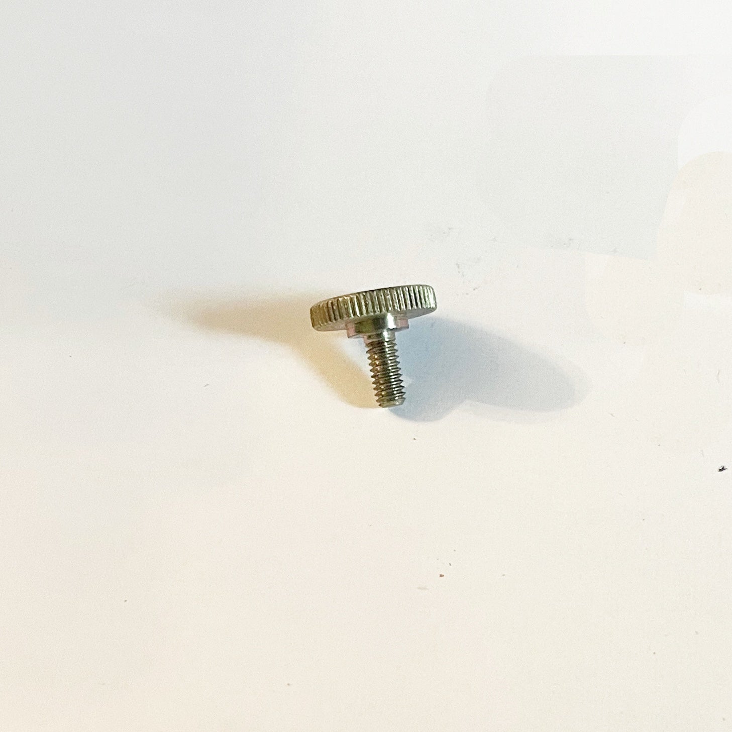 Fraser 500-1 Cloth Guide Thumb Screw a Harry M. Fraser Cutter Part for the 500-1 cutter.