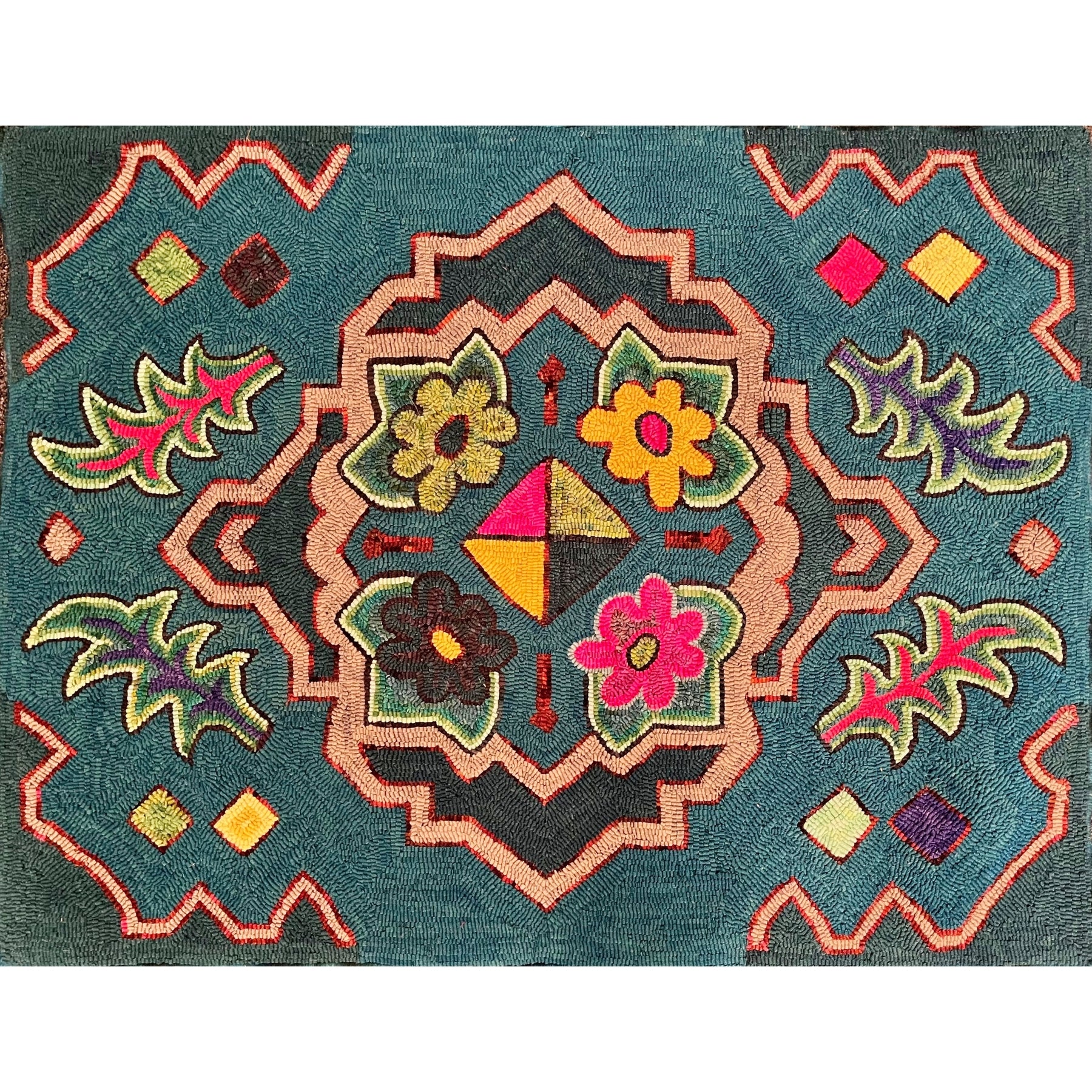 Multicolores Pattern #3, rug hooked by Jane McGown Flynn