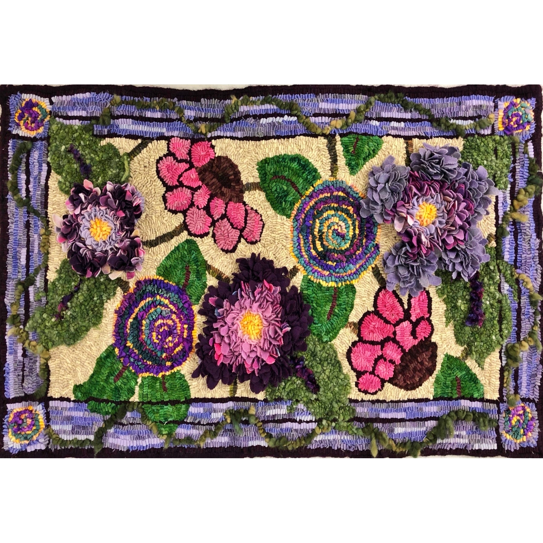 Rug Hooking Pattern: Stephanie's Garden (PR1510) | Honey Bee Hive