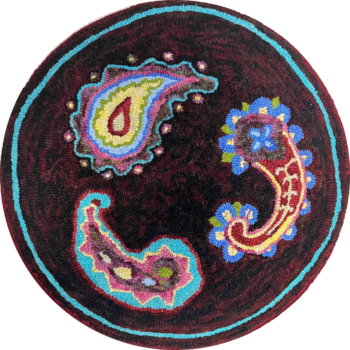 Paisley Circlet, rug hooked by Janice Frank