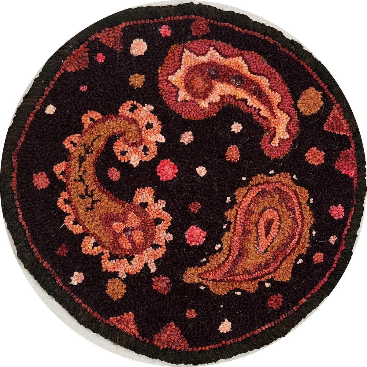 Paisley Circlet, rug hooked by Katie Allman
