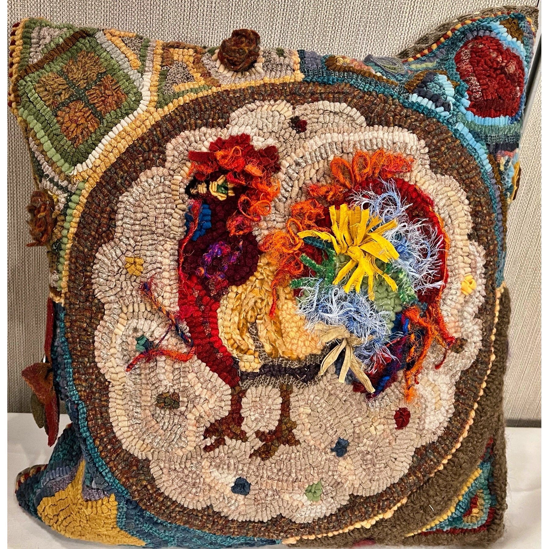 Rooster, rug hooked by Leslie Gurtler