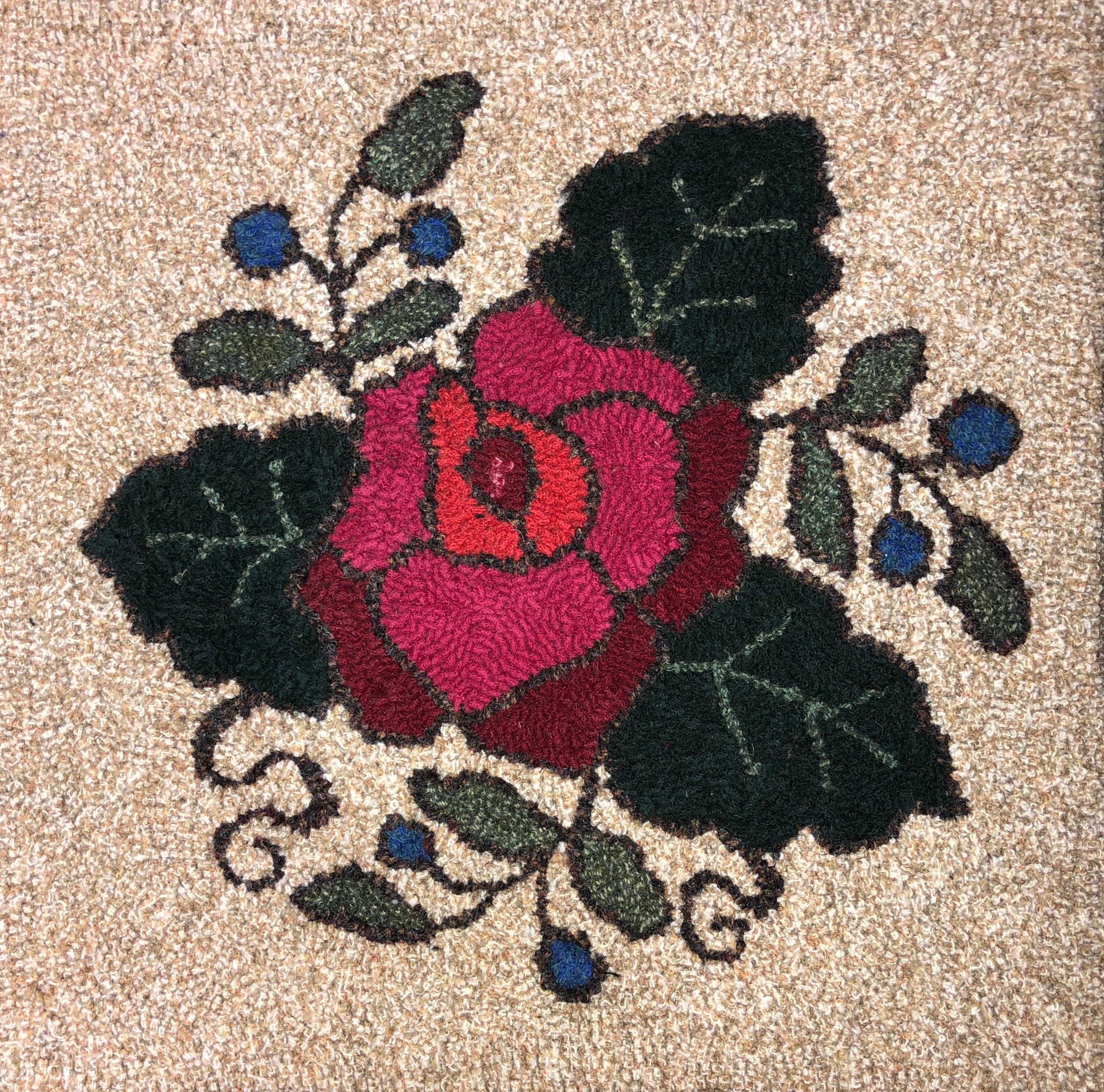 K1002: Three Rose Antique - Rug Hooking Kit