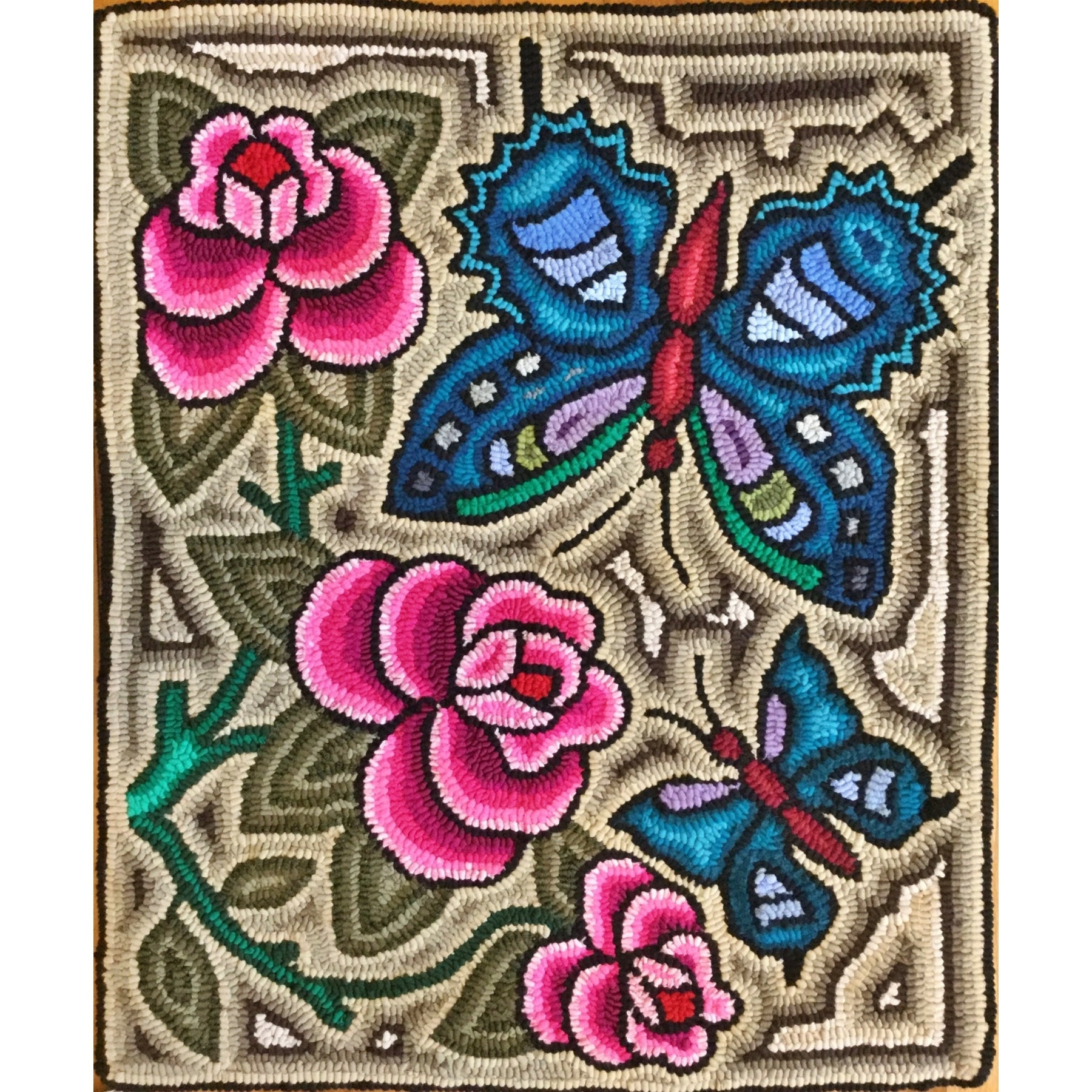 Multicolores Pattern #8, rug hooked by Yolanda Churunel Aju