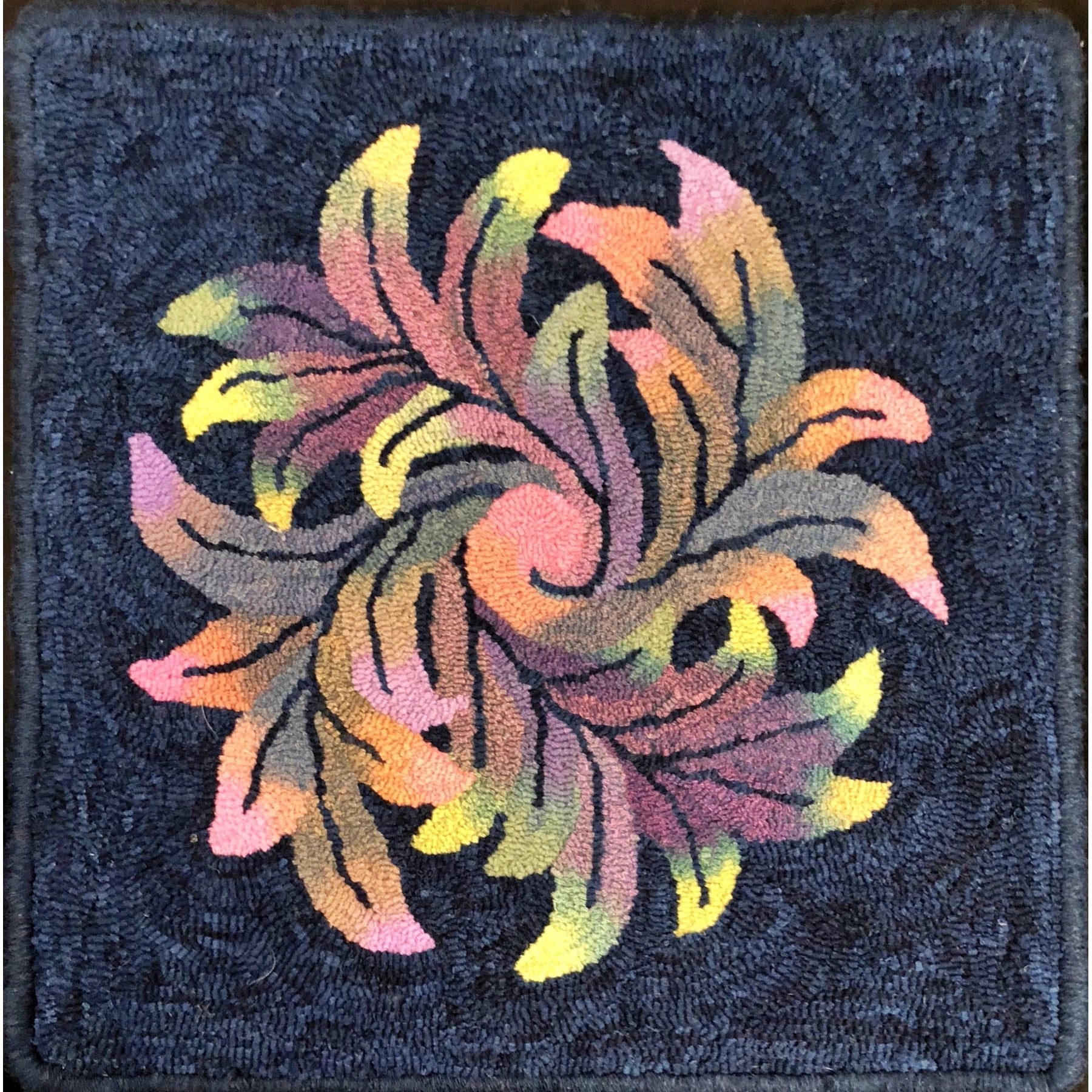 Pinwheel Scroll, rug hooked by Diane Thiese