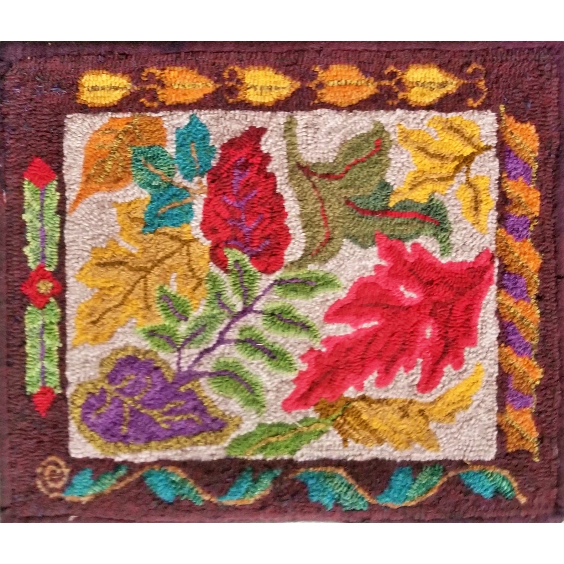 Leaves & Leaf Border, rug hooked by Sabine Maytum