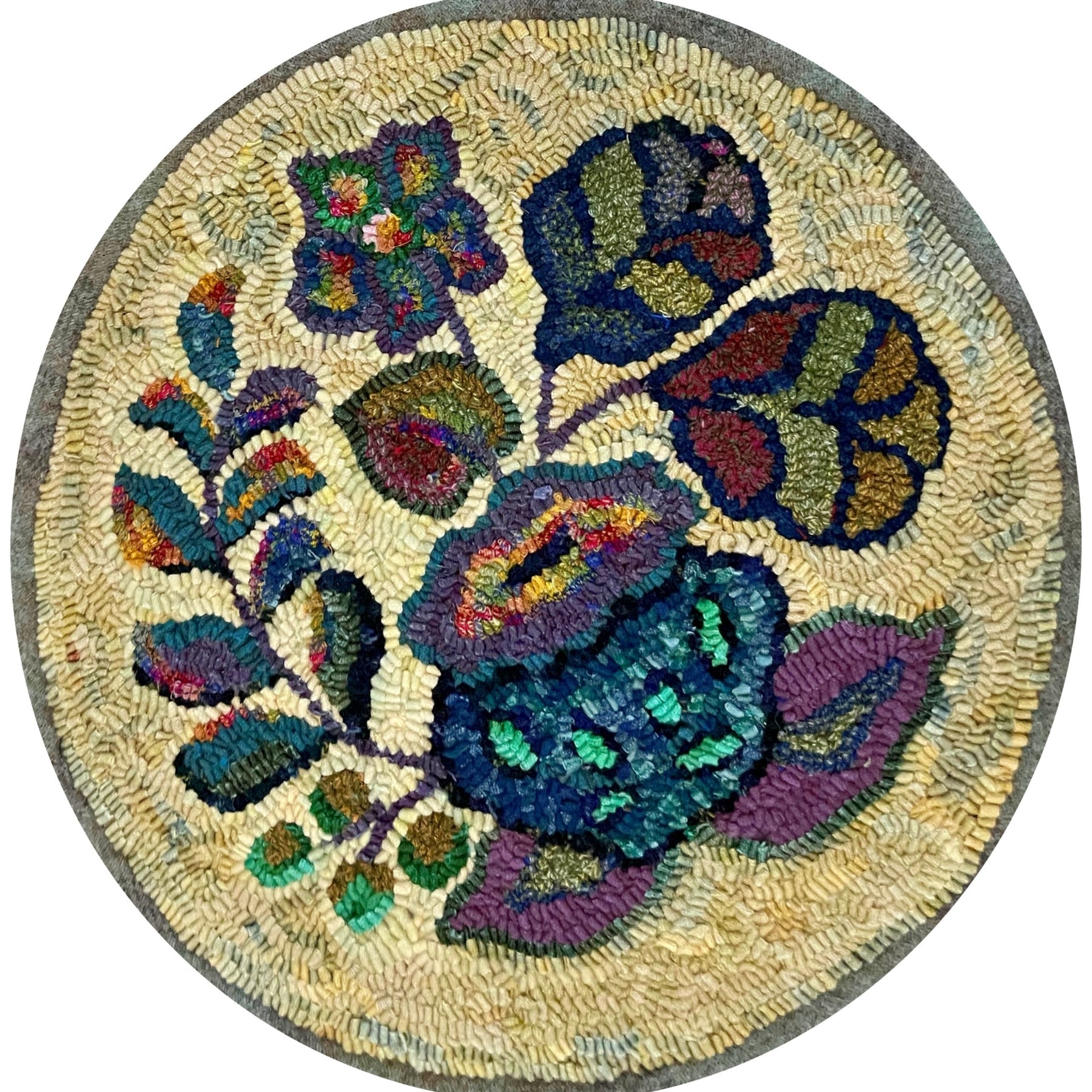 Old Fashioned Flowers, rug hooked by Jane Bridgeman