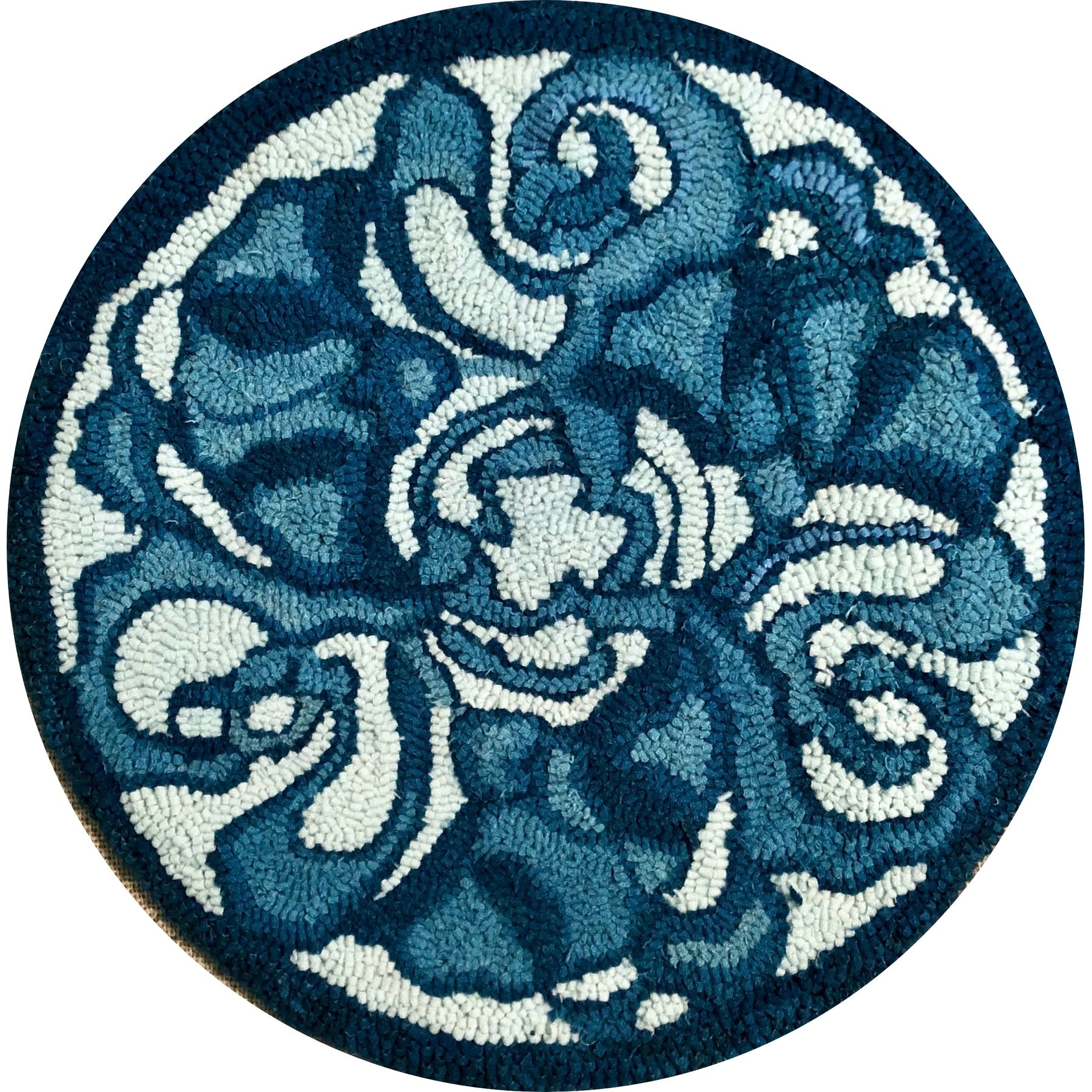 Accent Nouveau, rug hooked by Vicki Rudolph