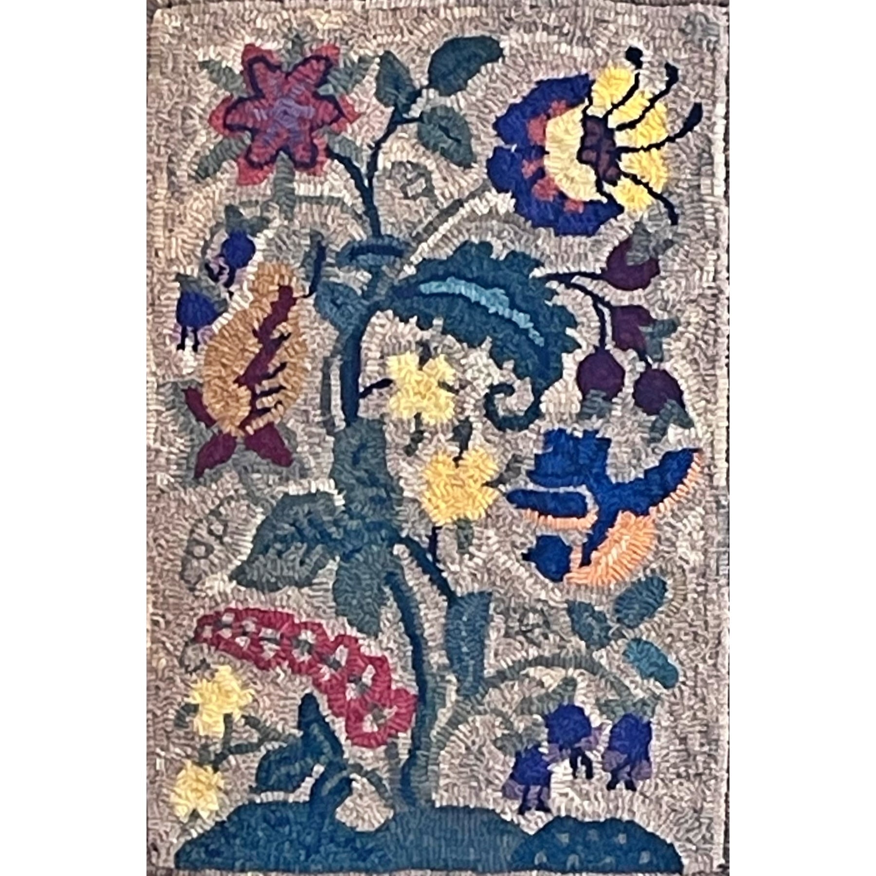 Jacobean Crewel, rug hooked by Bonnie Kuergeleis