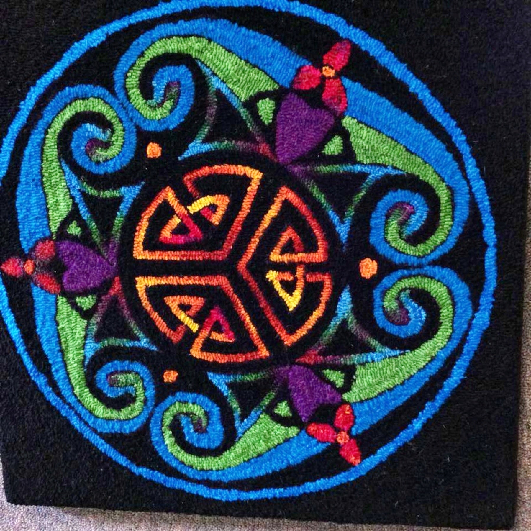 Celtic Roundel, rug hooked by Sheila Stewart