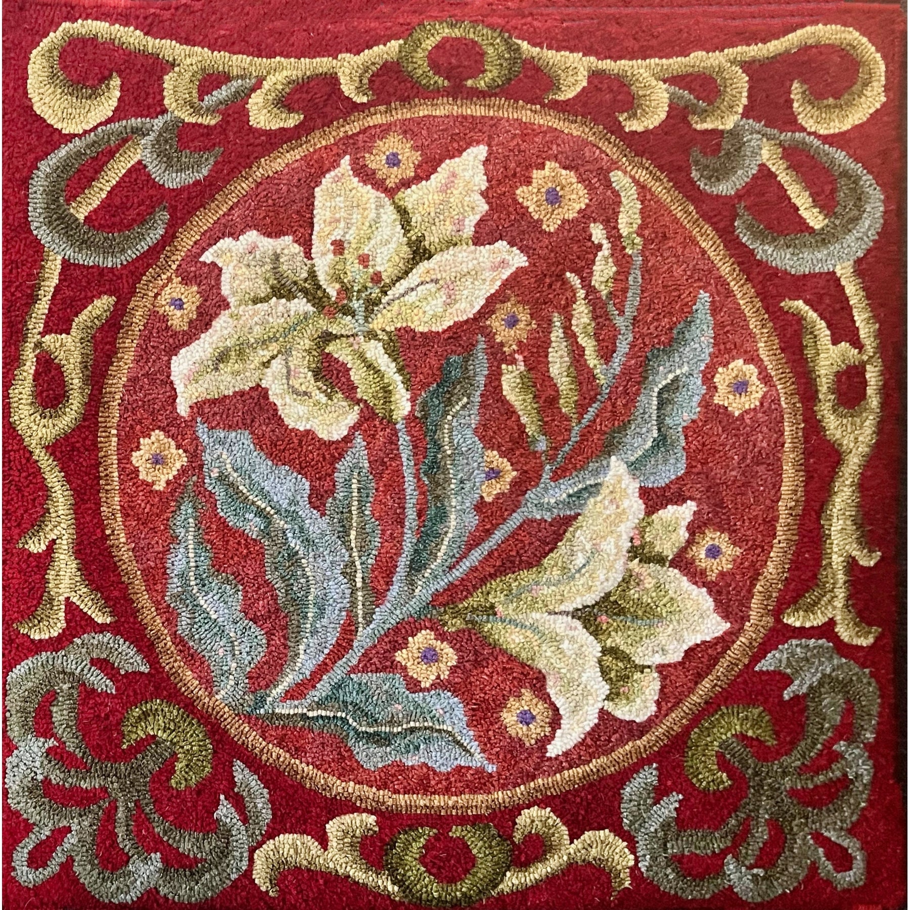 Lily Nouveau, rug hooked by Laura Kenyon