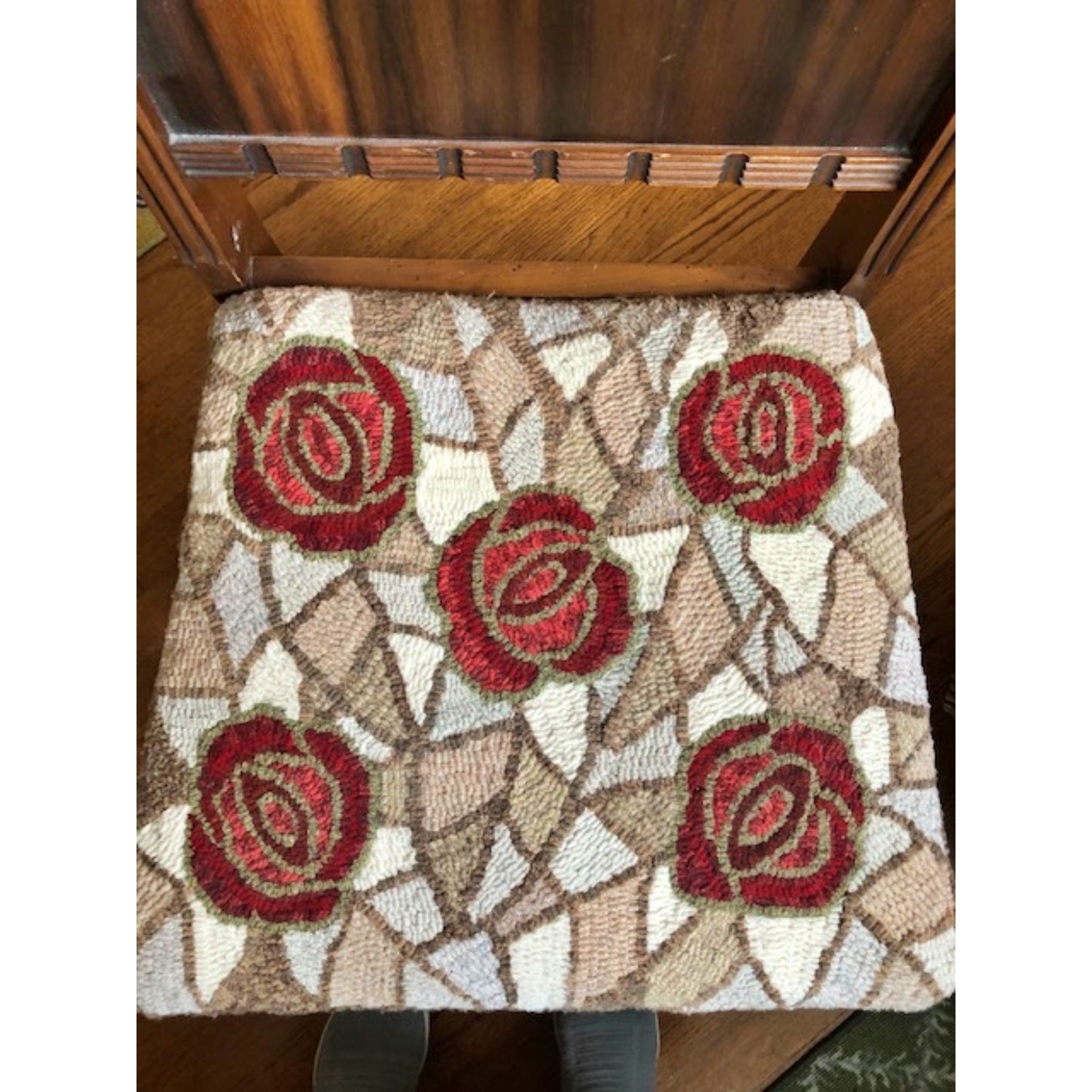 A Dozen Roses, rug hooked by Cheryl Pavlik (adapted)