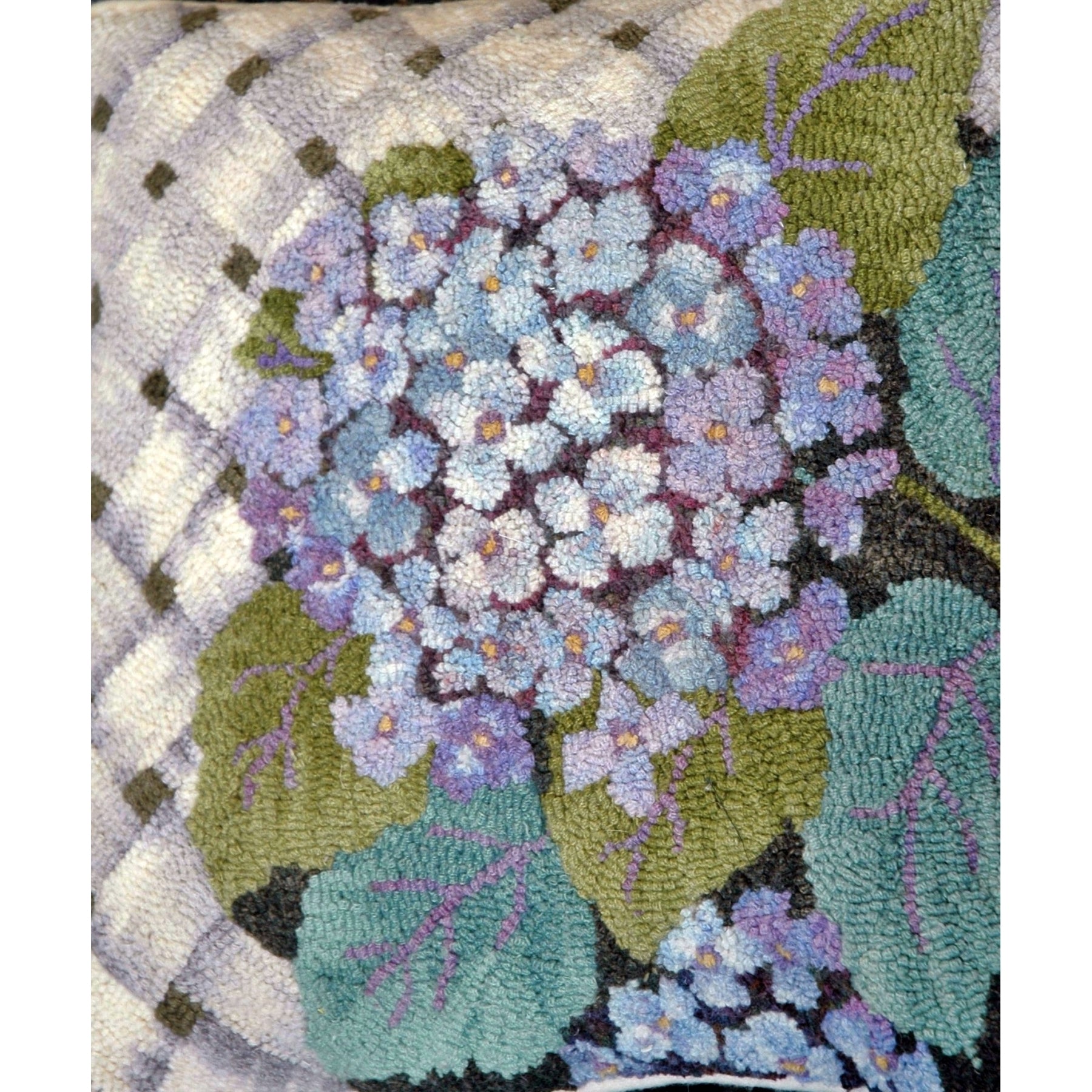 Hydrangea, rug hooked by Suzanne Sandvik