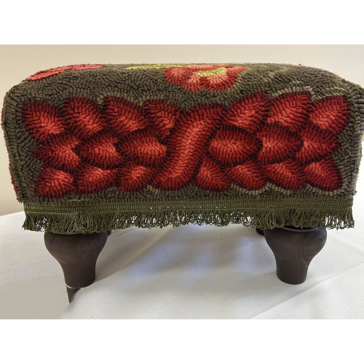 Vines, Wide Cut - Queen Anne Footstool Pattern, rug hooked by Heidi Grevstad V1