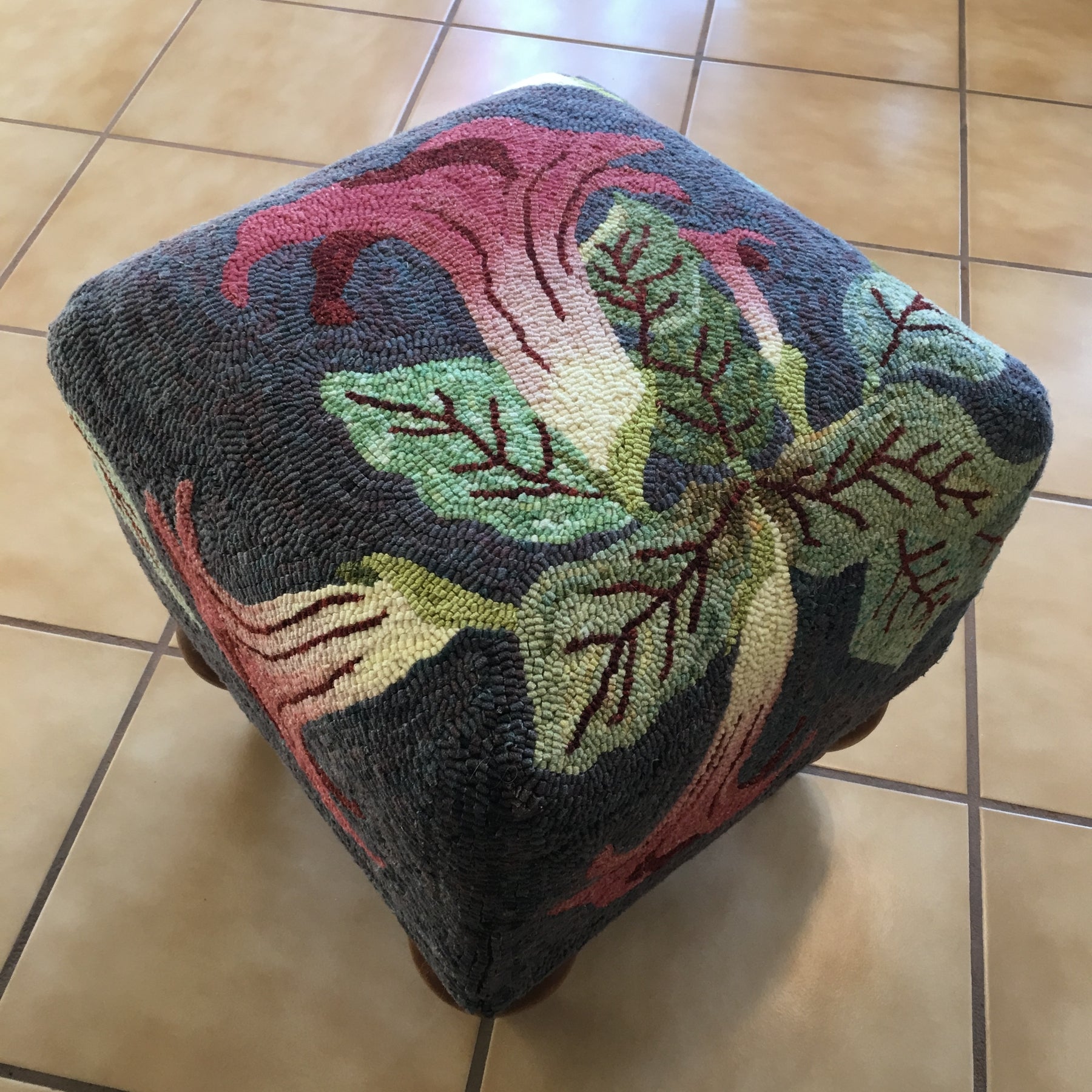 Trumpet Flowers - Square Footstool Pattern, rug hooked by Sondra Kreiner