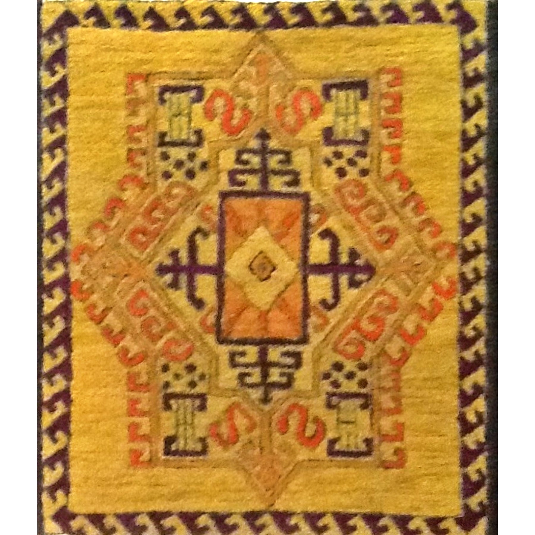 Latch-Hook Medallion, rug hooked by Dorothy Huse