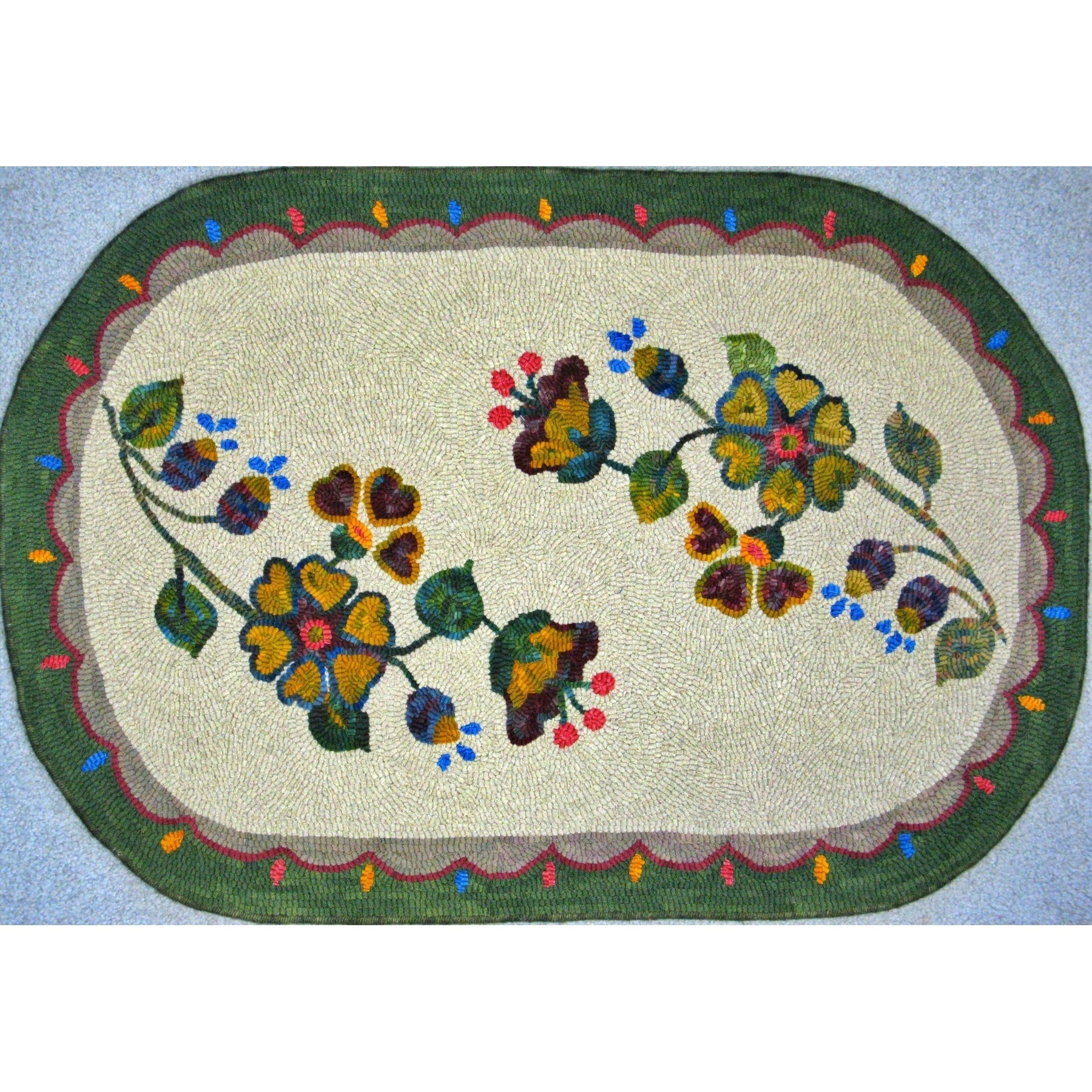 Old Time Oval, rug hooked by Linda Bell